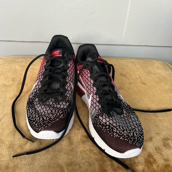 Size 9 - Nike Air Max Sequent 2 women’s - Picture 3 of 5